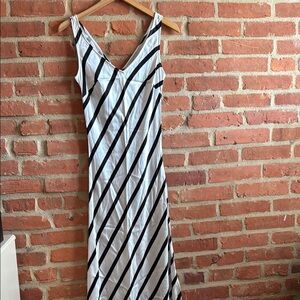 LOFT Black and White Sleeveless V-Neck Maxi Dress